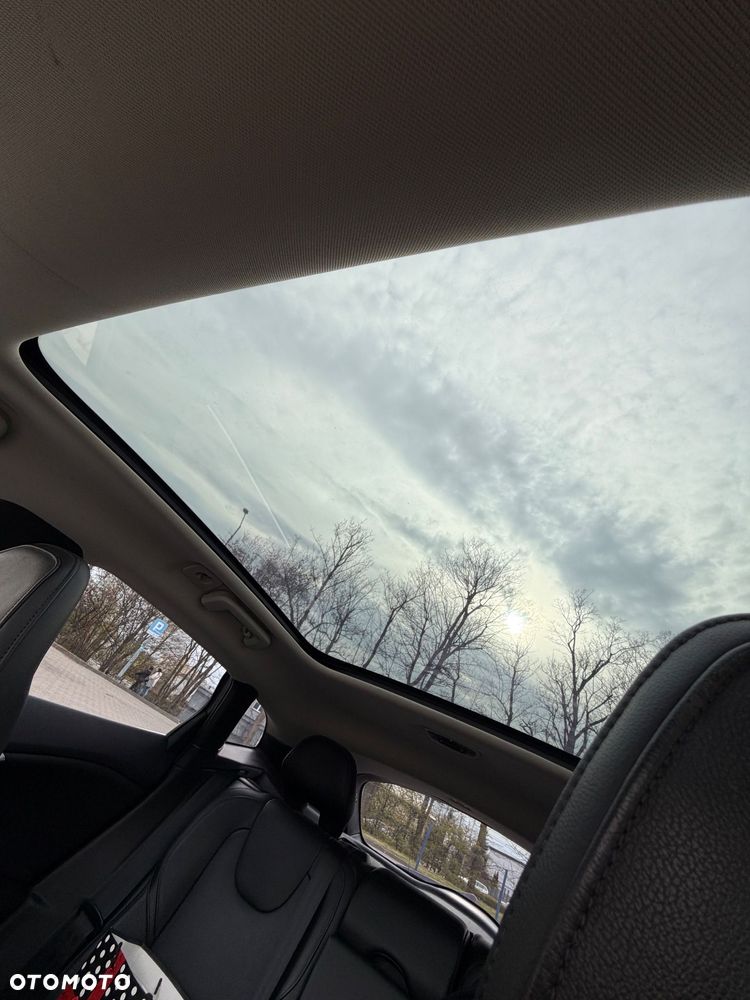 Volvo V40 D4 Summum - 21