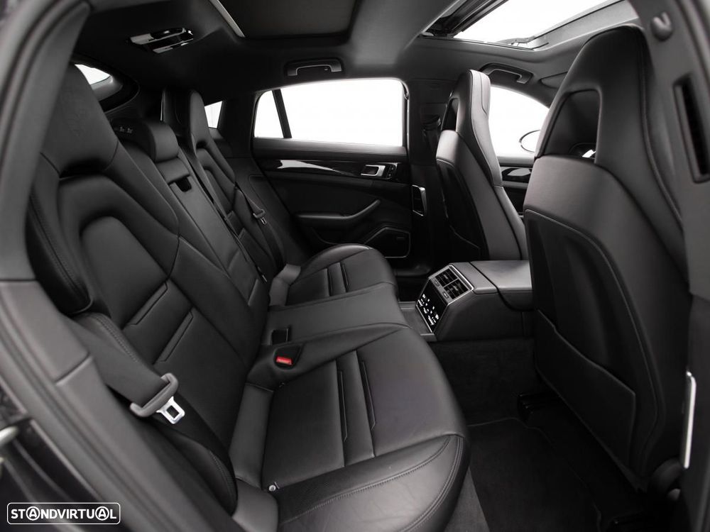 Porsche Panamera 4 E-Hybrid - 12