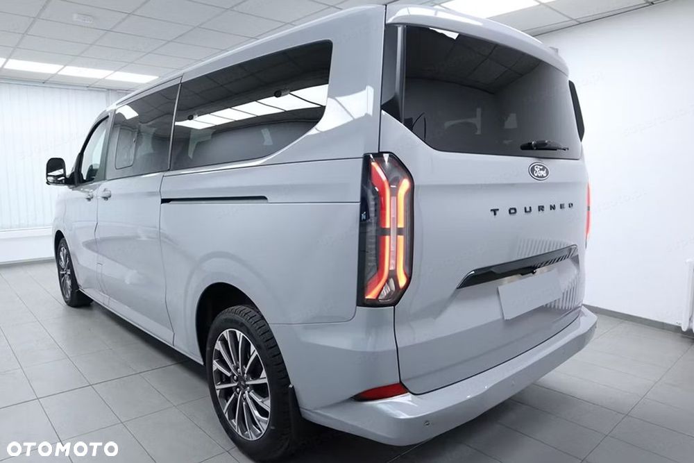 Ford Tourneo Custom - 8