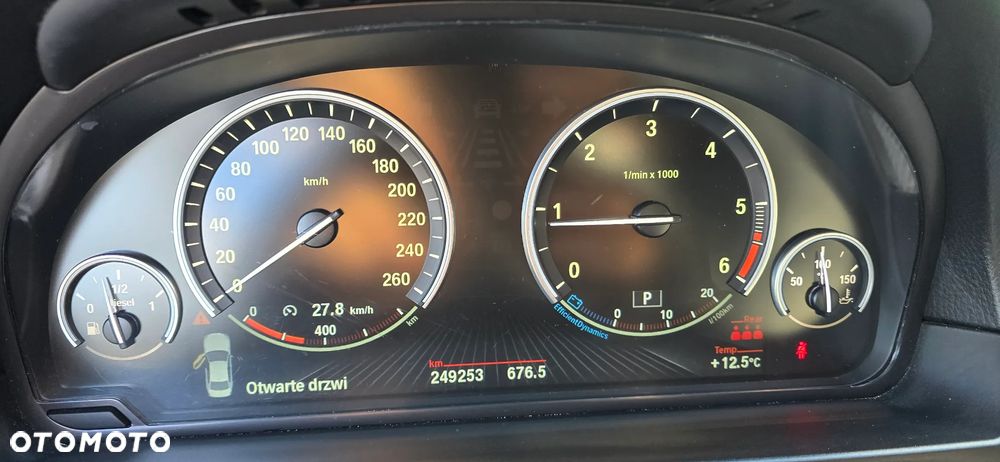 BMW Seria 5 520d xDrive - 11
