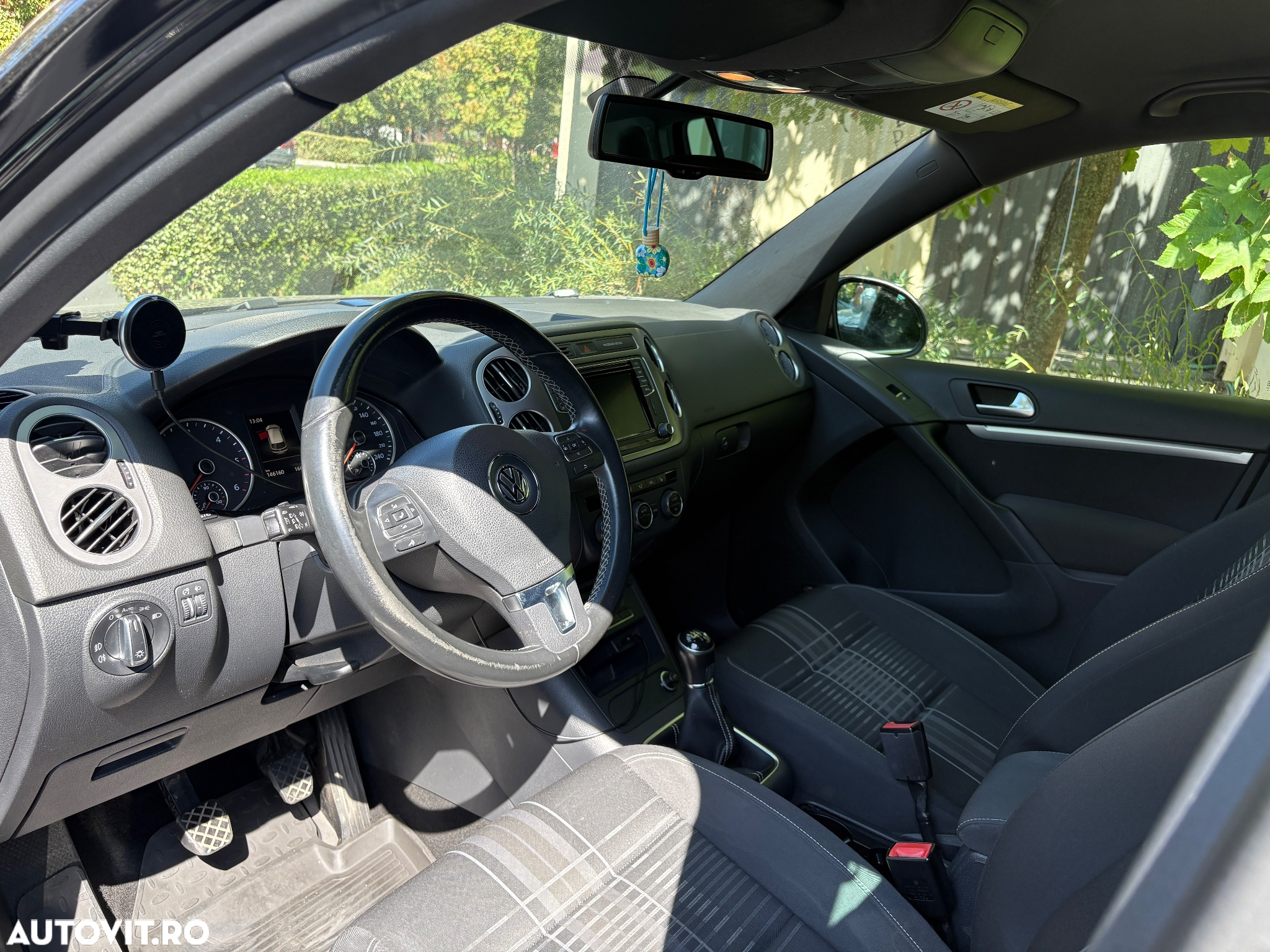 Volkswagen Tiguan 2.0 TDI DPF BlueMotion Technology Lounge Sport & Style - 4