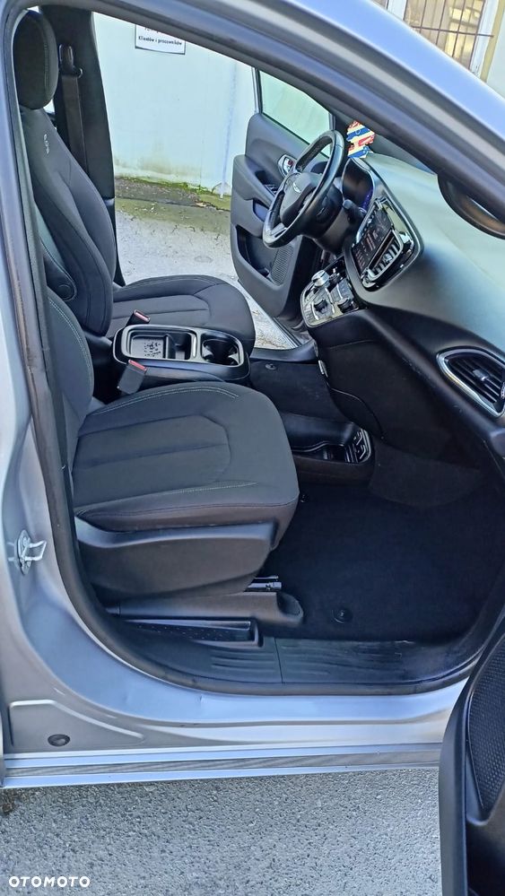 Chrysler Pacifica - 9