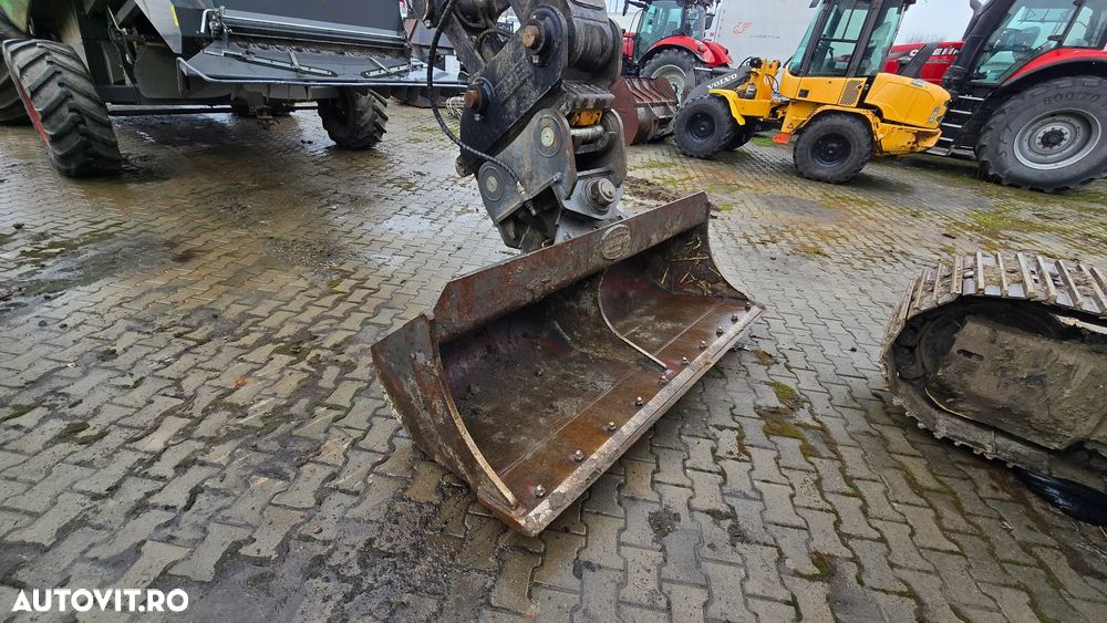 JCB 220 X LC Black - 12