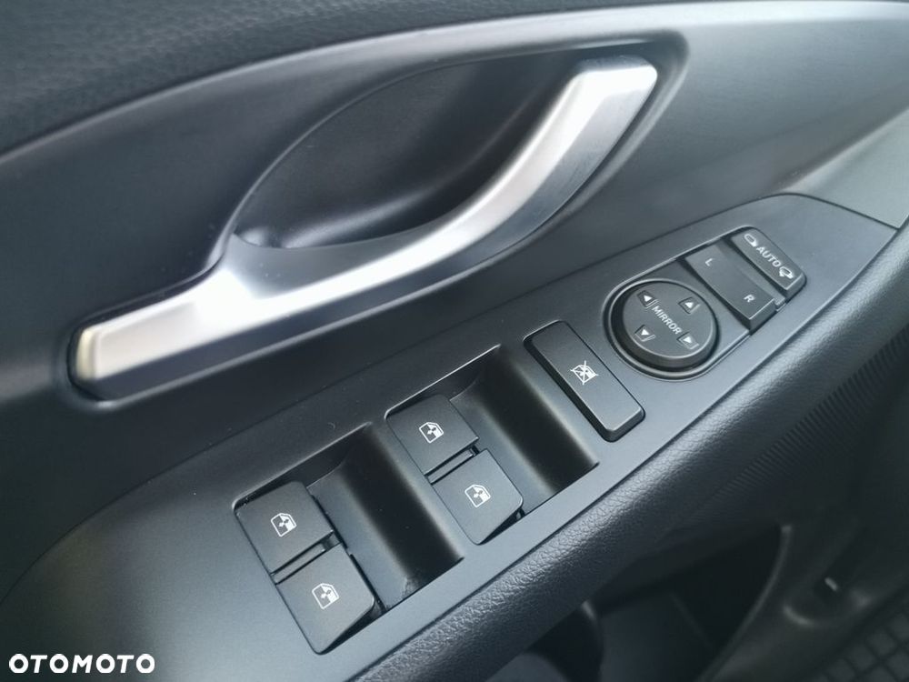 Hyundai i30 1.5 DPI Smart - 33