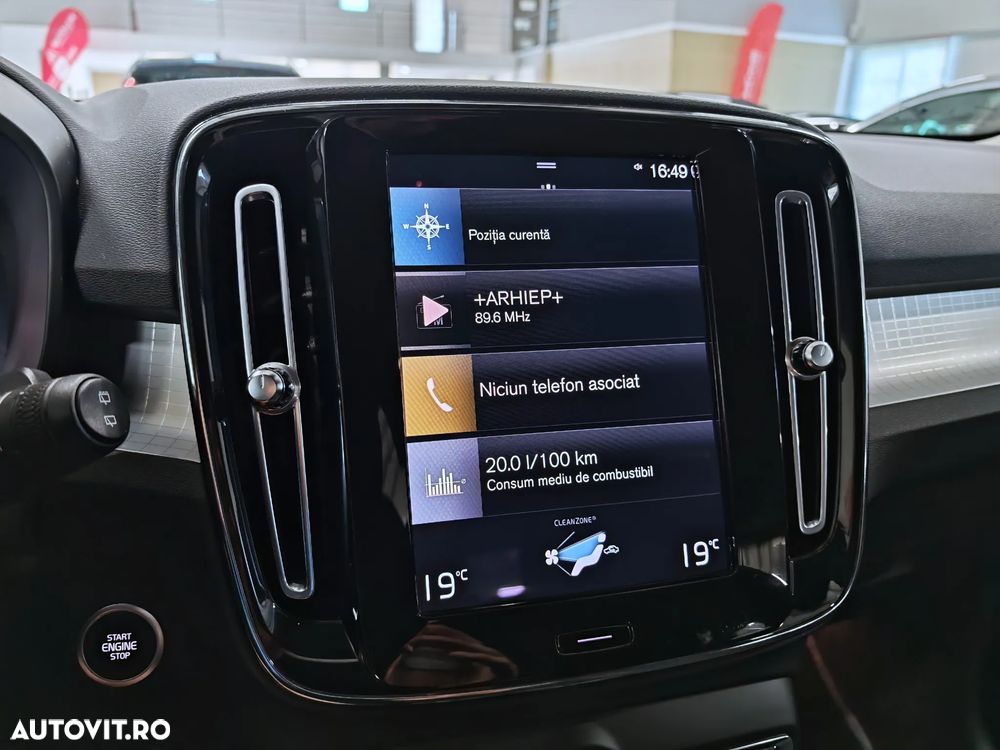 Volvo XC 40 T3 Momentum Pro - 22