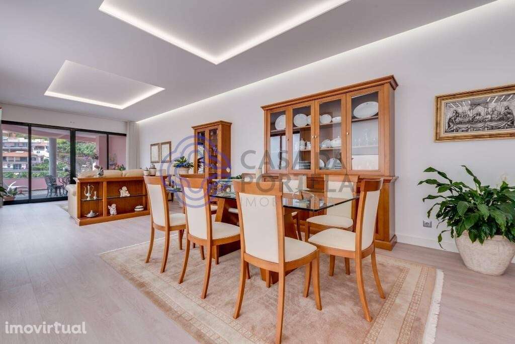 Moradia Renovada em Câmara de Lobos – 6 Pisos de Conforto e Versati - Grande imagem: 2/57