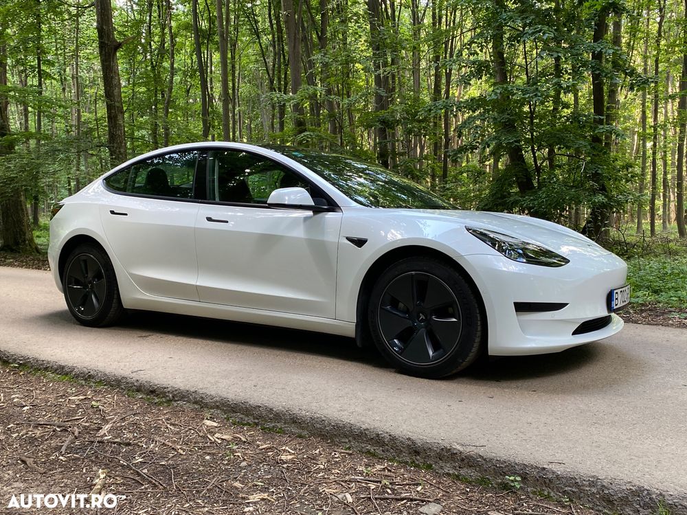Tesla Model 3 - 3