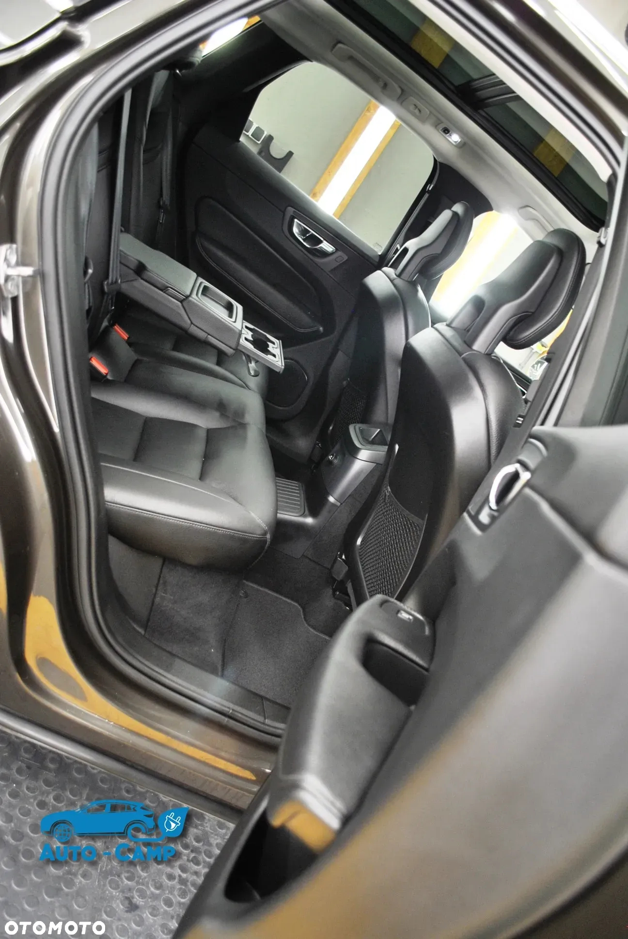 Volvo XC 60 T8 AWD Plug-In Hybrid Momentum Pro - 24