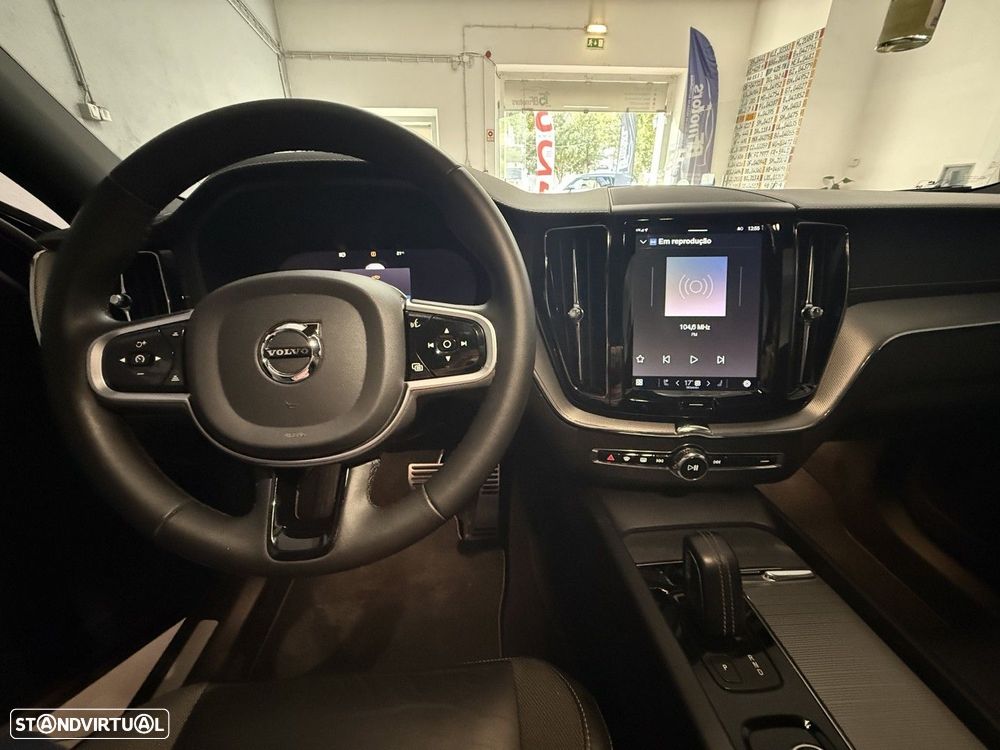 Volvo XC 60 2.0 B4 R-Design Geartronic - 14