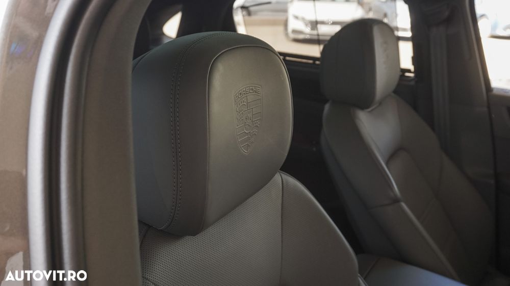 Porsche Cayenne Coupe Tiptronic S Platinum Edition - 26