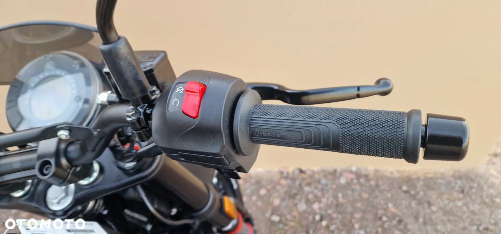 Husqvarna Svartpilen - 16