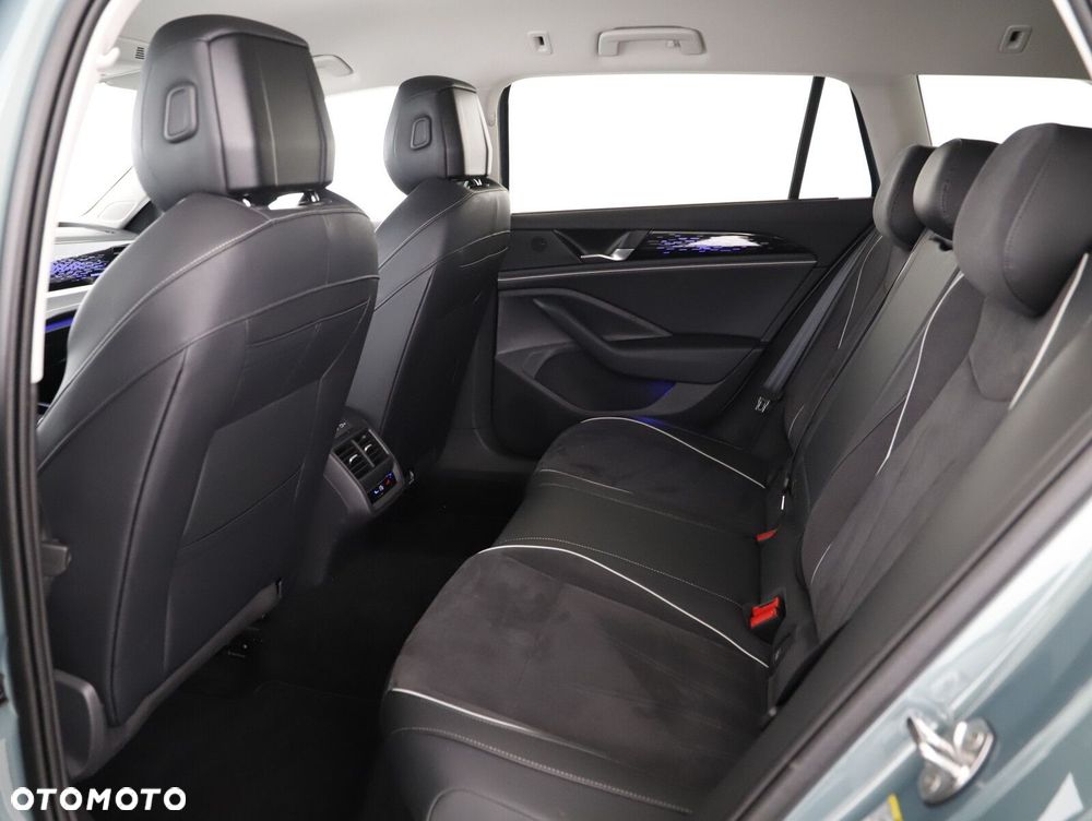 Volkswagen Passat - 11