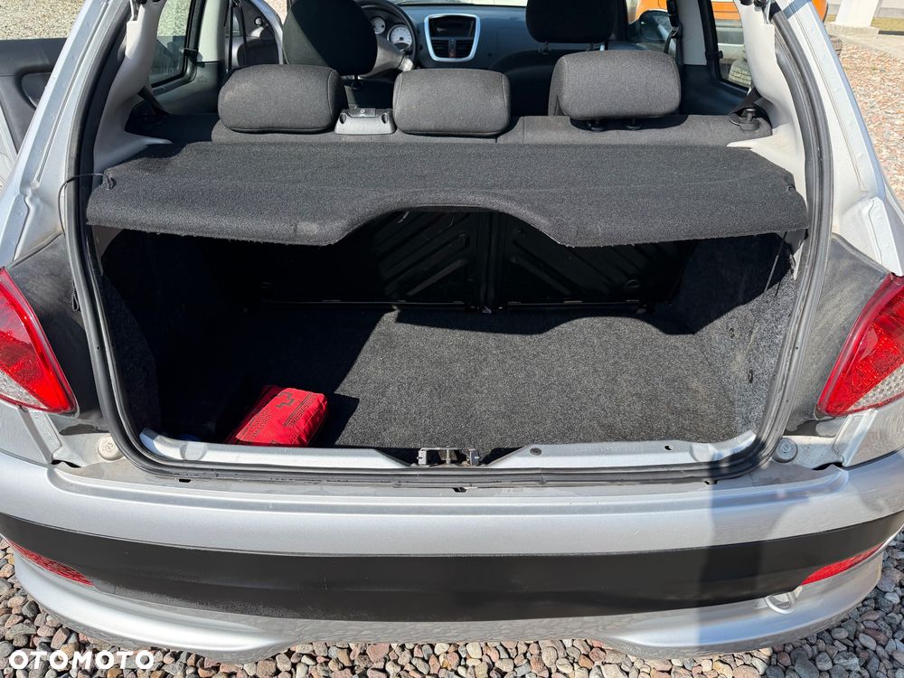 Peugeot 206 plus 75 - 16