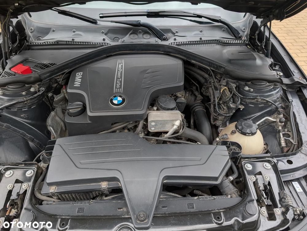 BMW Seria 3 320i - 15