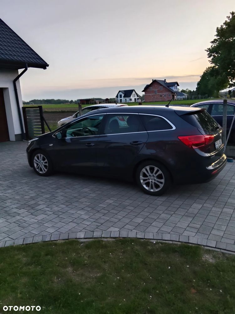 Kia Ceed 1.6 CRDi 128 Dream Team Edition - 10