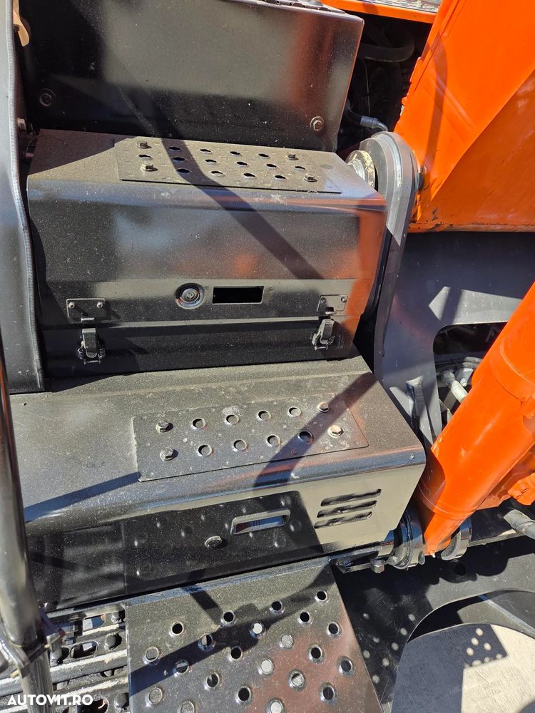 Hitachi ZX250LCN-6, 2020, 9.449h, 27,3t, cupa 1,55mc, Ingust latime 2,99m, camera spate, camere laterale, inst picon, consum mediu 9,8l/h, ridica 13t, motor Isuzu 173CP, 3 pompe hidr HITACHI, 3 camere, produs in JAPONIA, leasing 4 ani-PROMOTIE 68.900 EUR+tva - 32