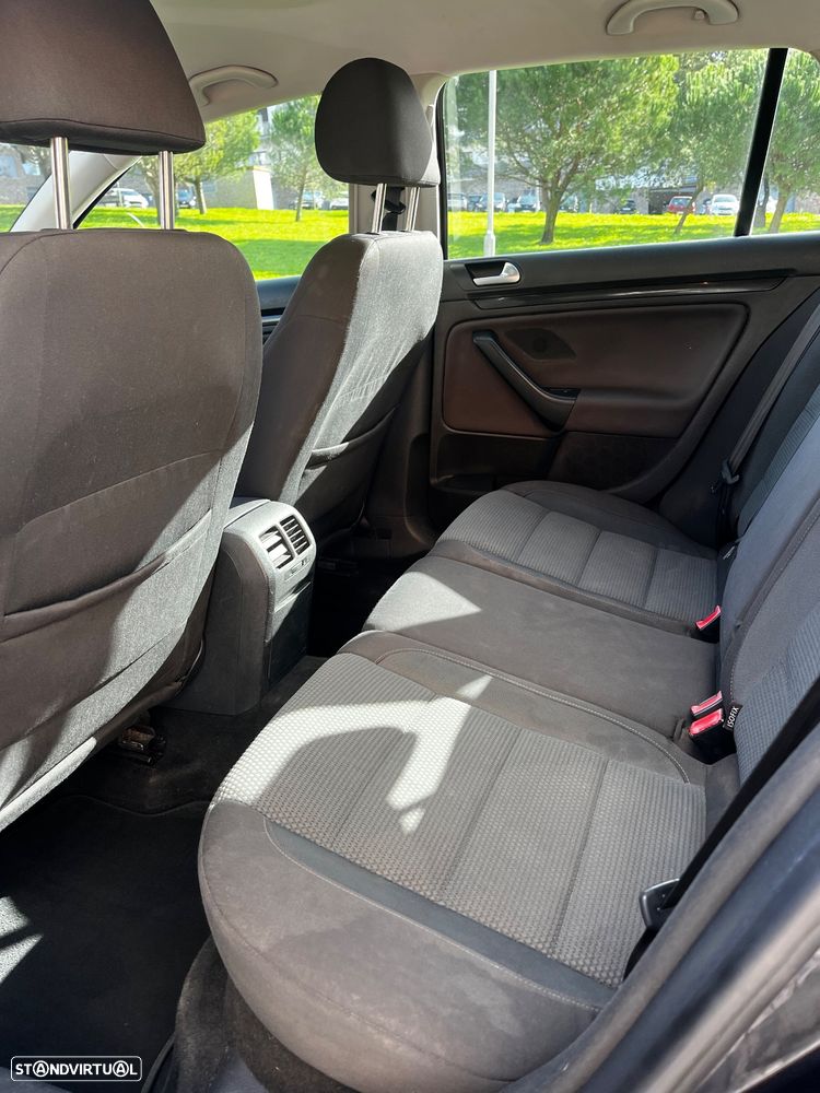 VW Golf Variant 1.6 TDi Highline DSG - 14