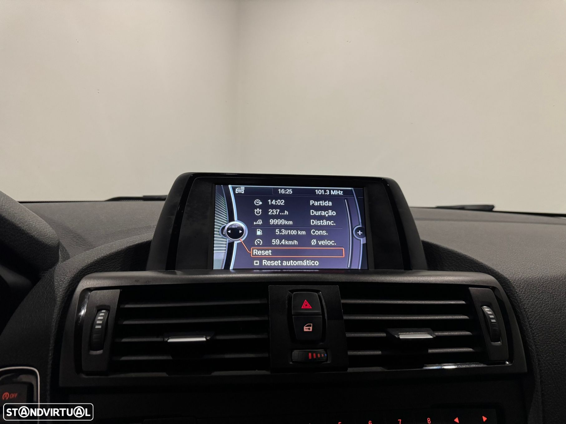 BMW 118 d Line Urban - 34