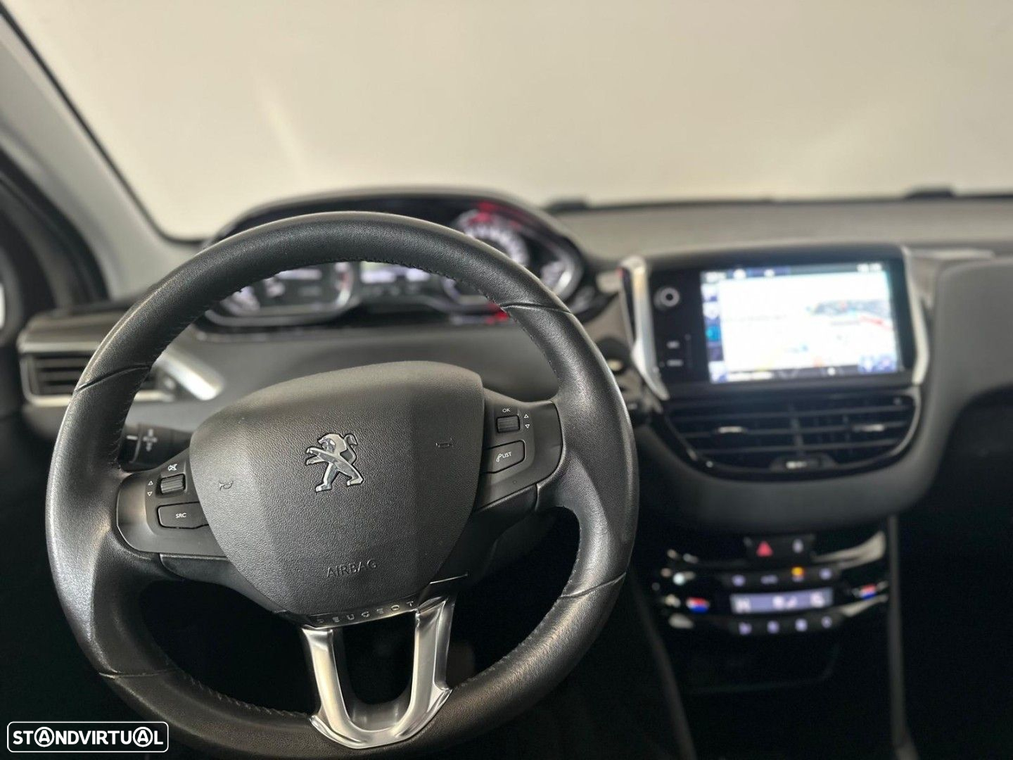 Peugeot 208 1.2 PureTech Allure - 8