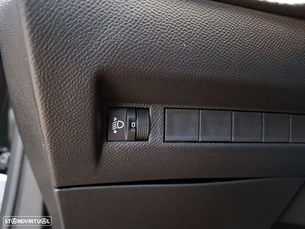 Peugeot e-2008 54 kWh Style - 22