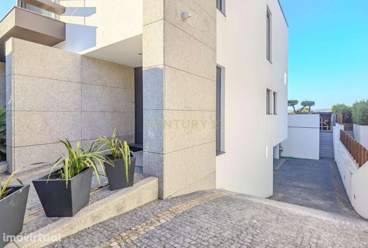 Luxuosa Moradia T4 em Gondomar, Porto com Piscina e Jardim - Grande imagem: 3/60