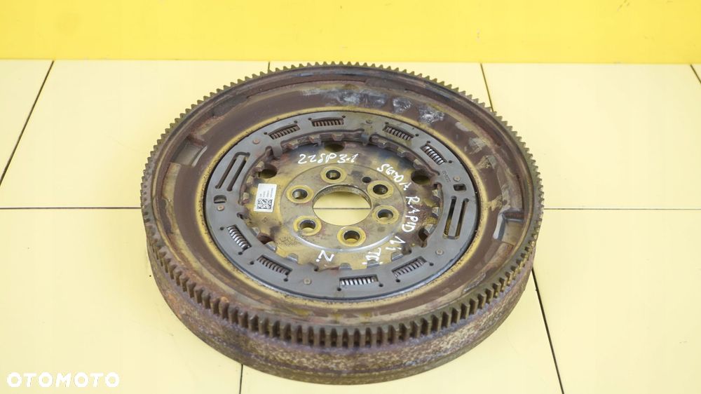 RAPID A1 IBIZA POLO 1.4 TDI 17r 90KM CUS kolo zamachowe AUT 04B105266C - 1