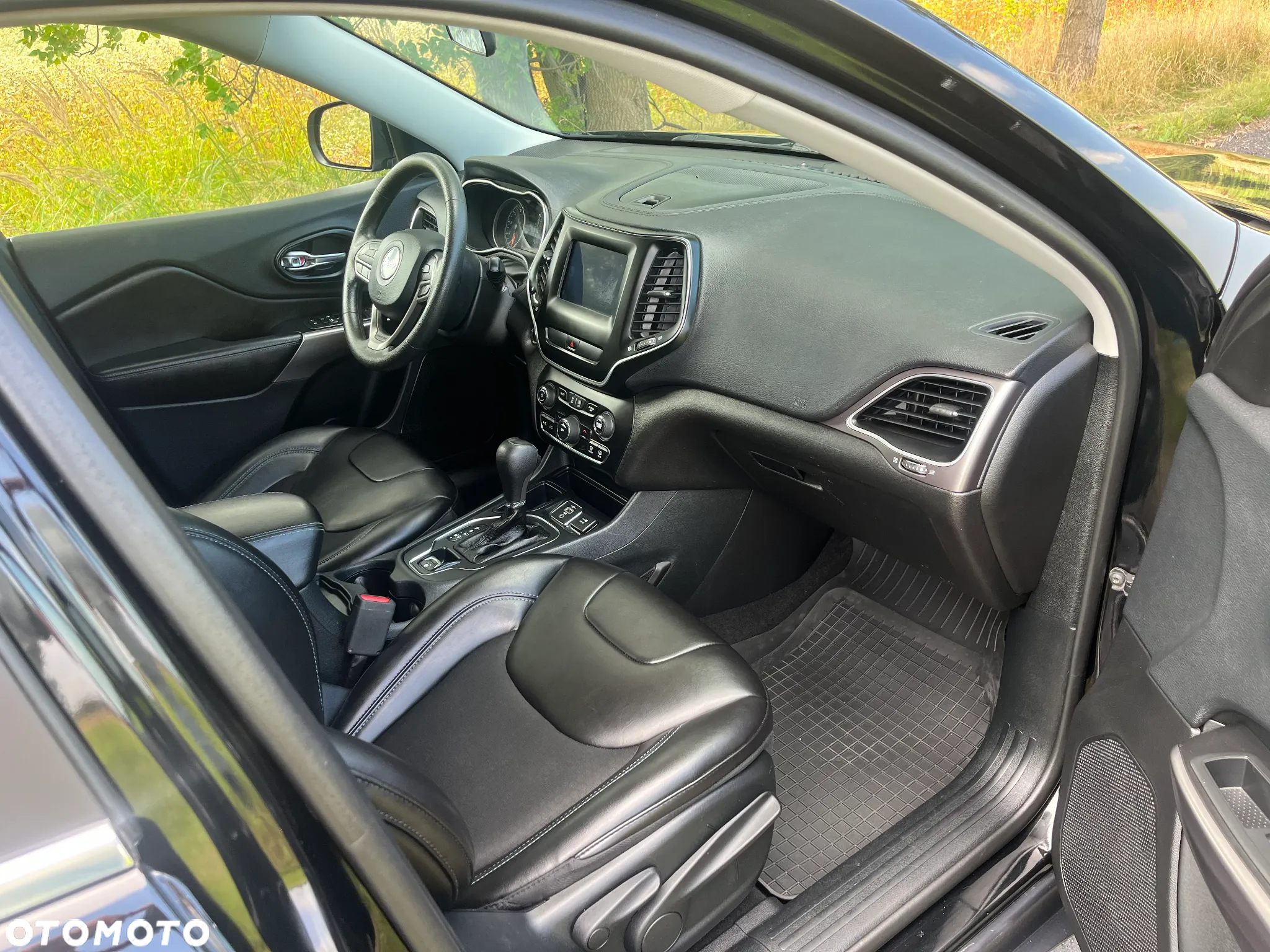 Jeep Cherokee - 22