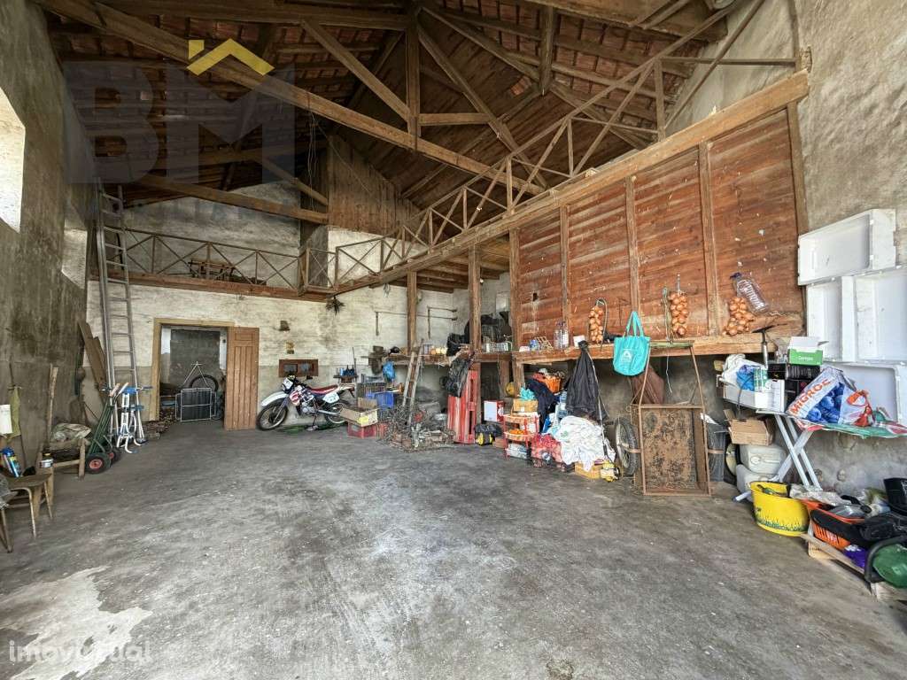 Edifício antigo no centro da aldeia de Proença-a-Velha - Grande imagem: 5/22