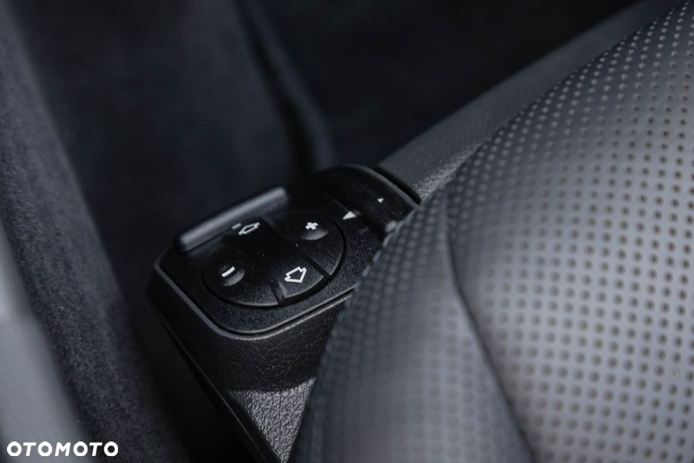 Mercedes-Benz Klasa E 500 4-Matic T Avantgarde - 22