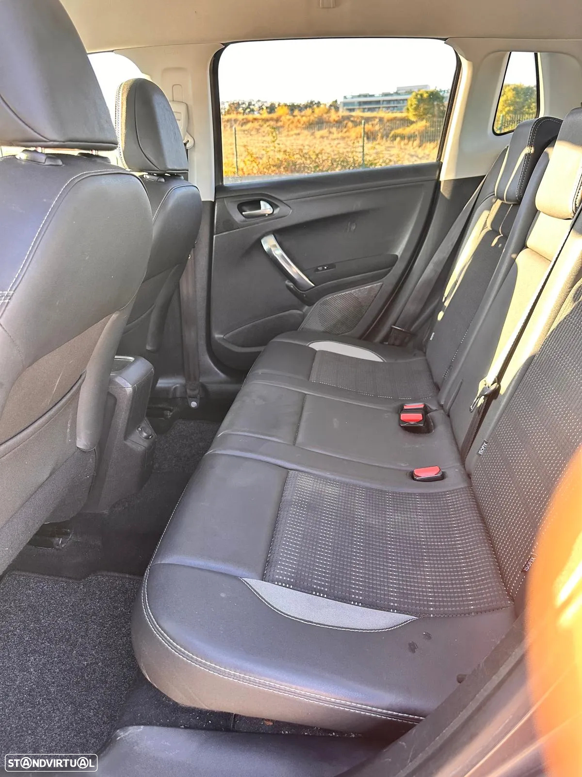 Peugeot 2008 1.6 e-HDi Allure - 12