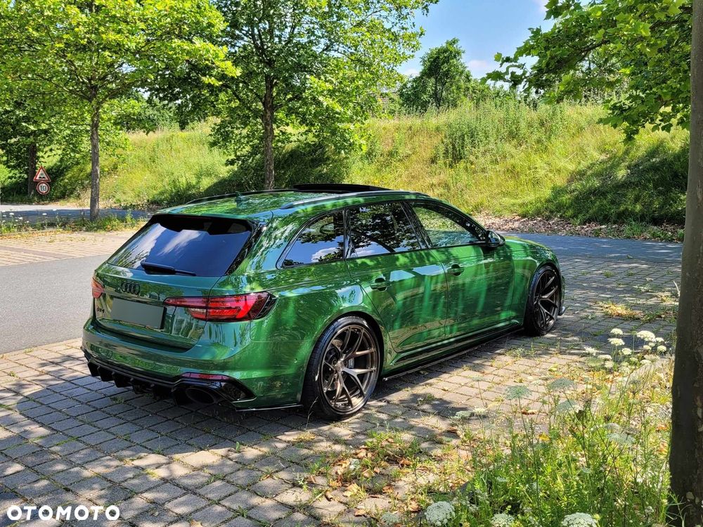 Audi RS4 Avant - 4