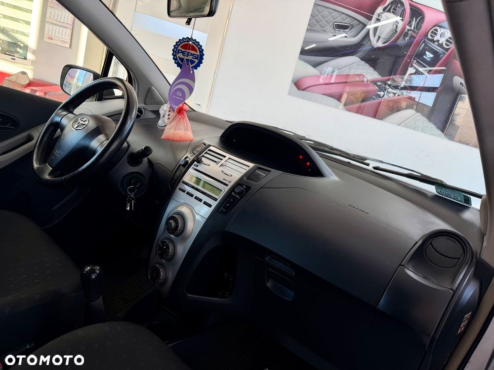 Toyota Yaris 1.0 Luna A/C - 23