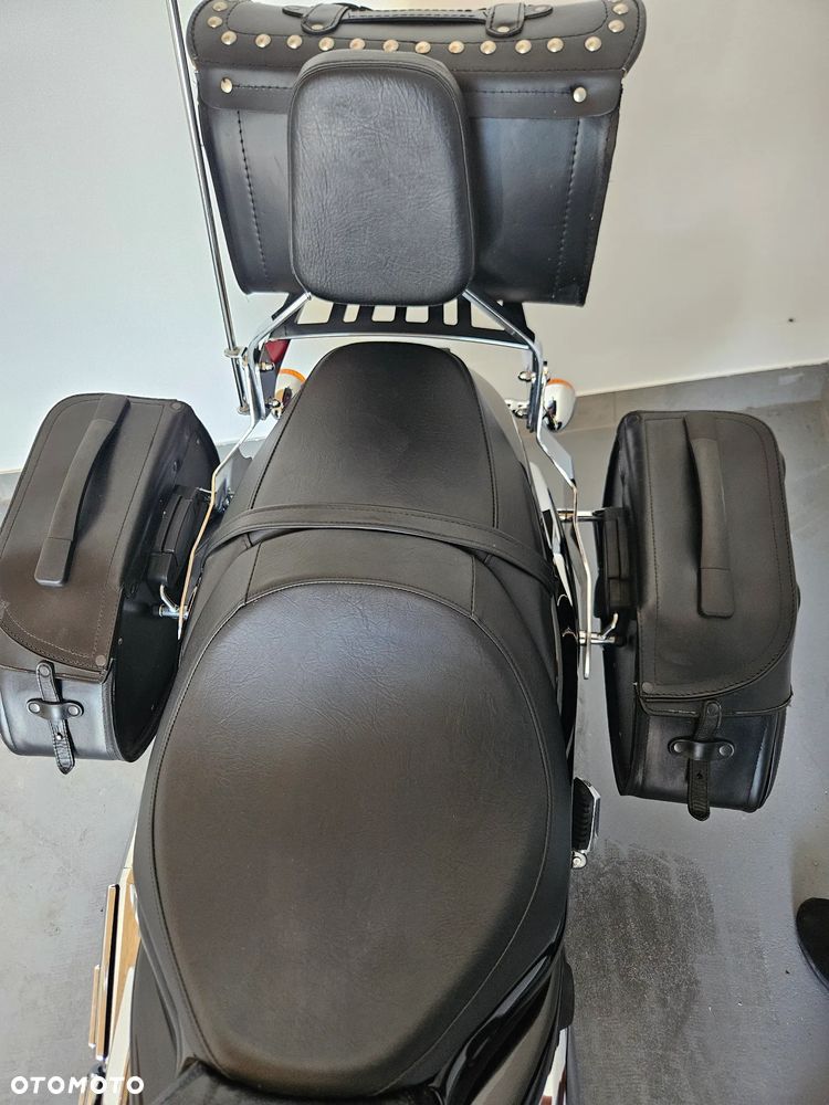 Suzuki Intruder - 12