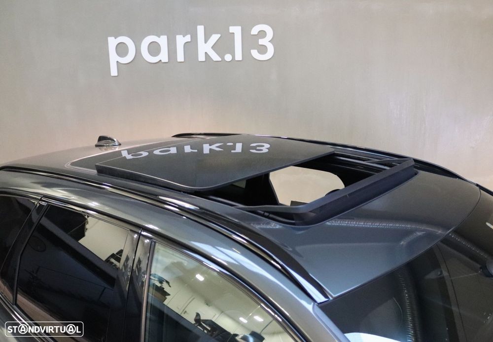 Volvo XC 60 2.0 T8 PHEV R-Design AWD - 31