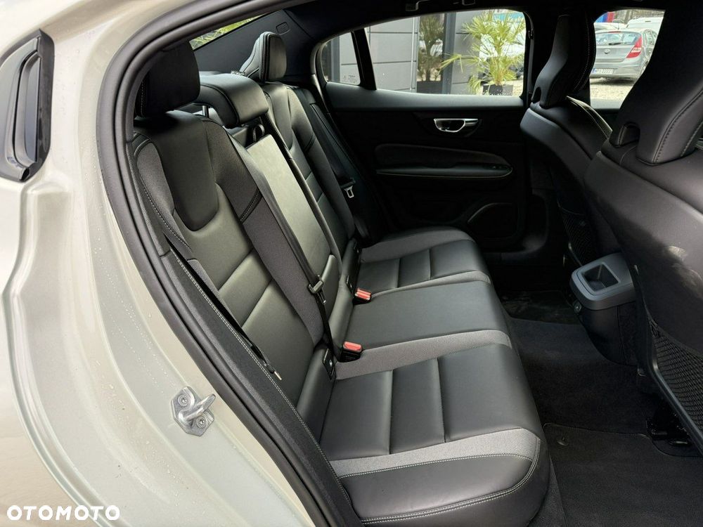 Volvo S60 B4 B R-Design - 32