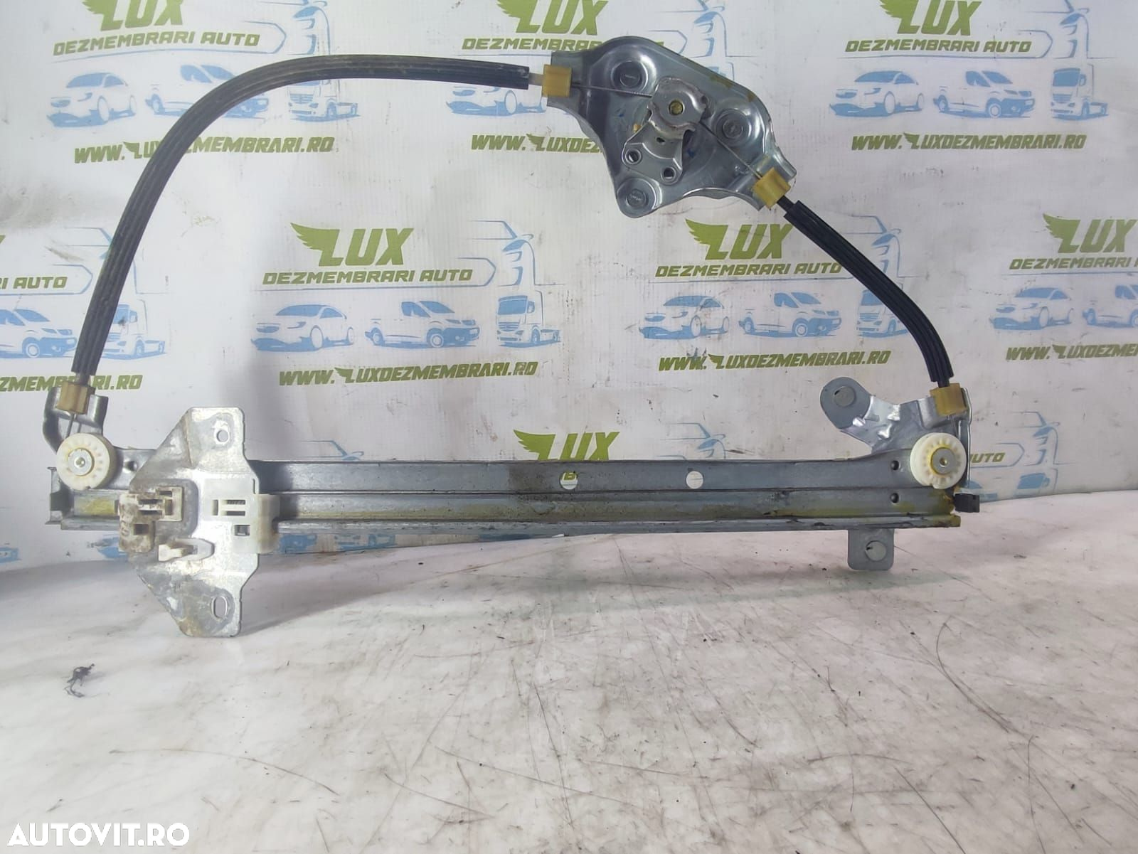 Macara geam dreapta spate 827213777R Renault Zoe 1 [2012 - 2020] 5AQ6 - 2