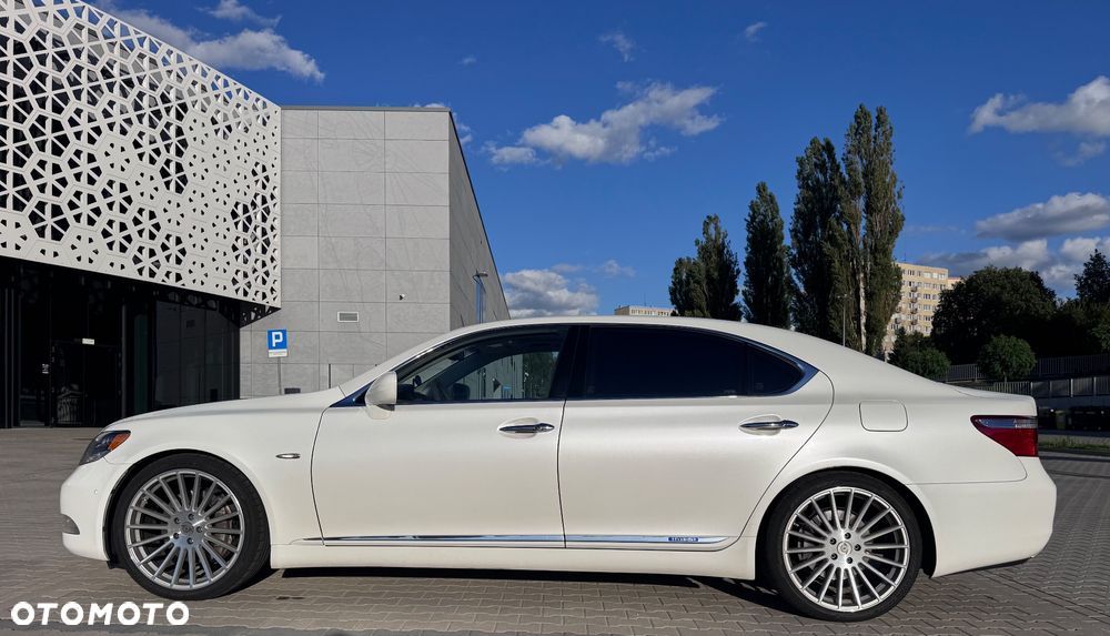Lexus LS 600h L Superior - 10