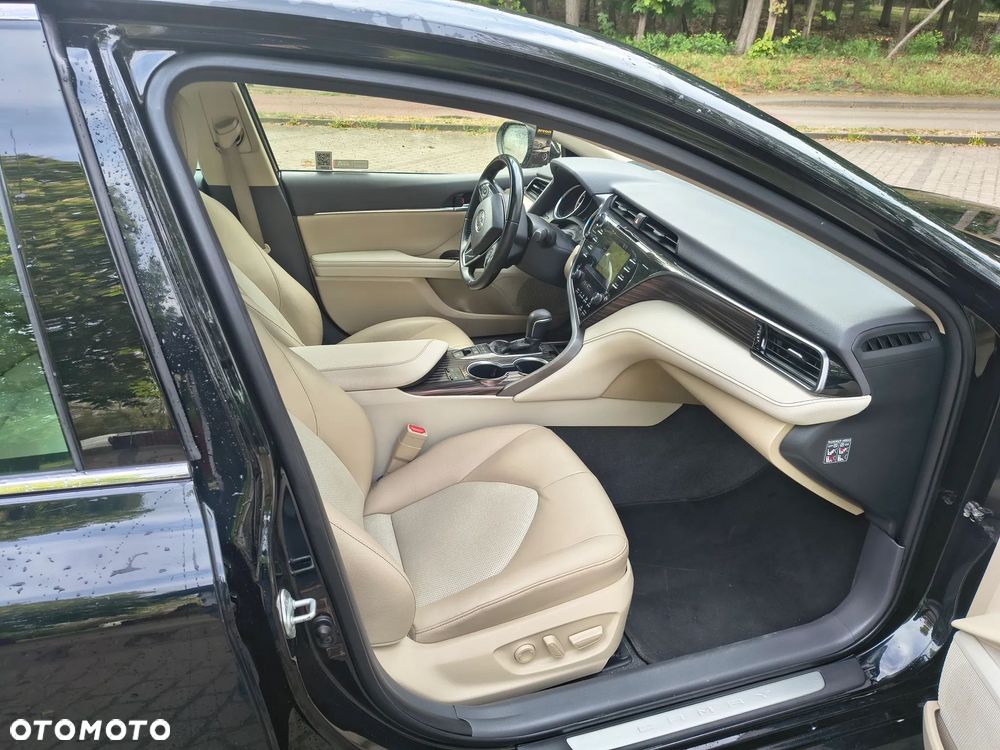 Toyota Camry 2.5 Hybrid Executive CVT - 9