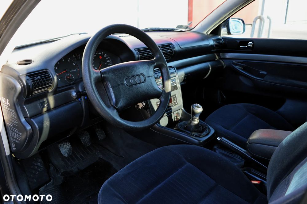 Audi A4 Limousine - 5