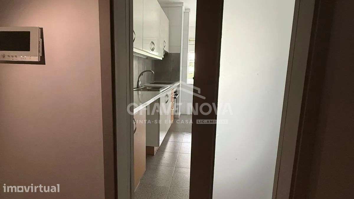 T3 c/ Garagem Box em Águas Santas (Próx. do Mosteiro) - Grande imagem: 4/22