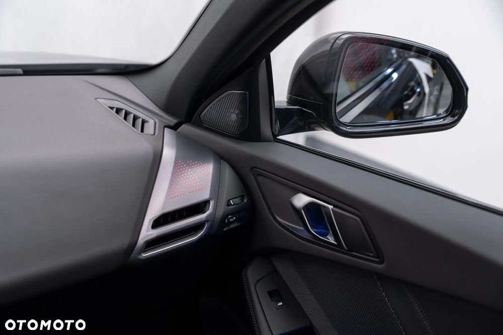 BMW Seria 1 120 mHEV - 38