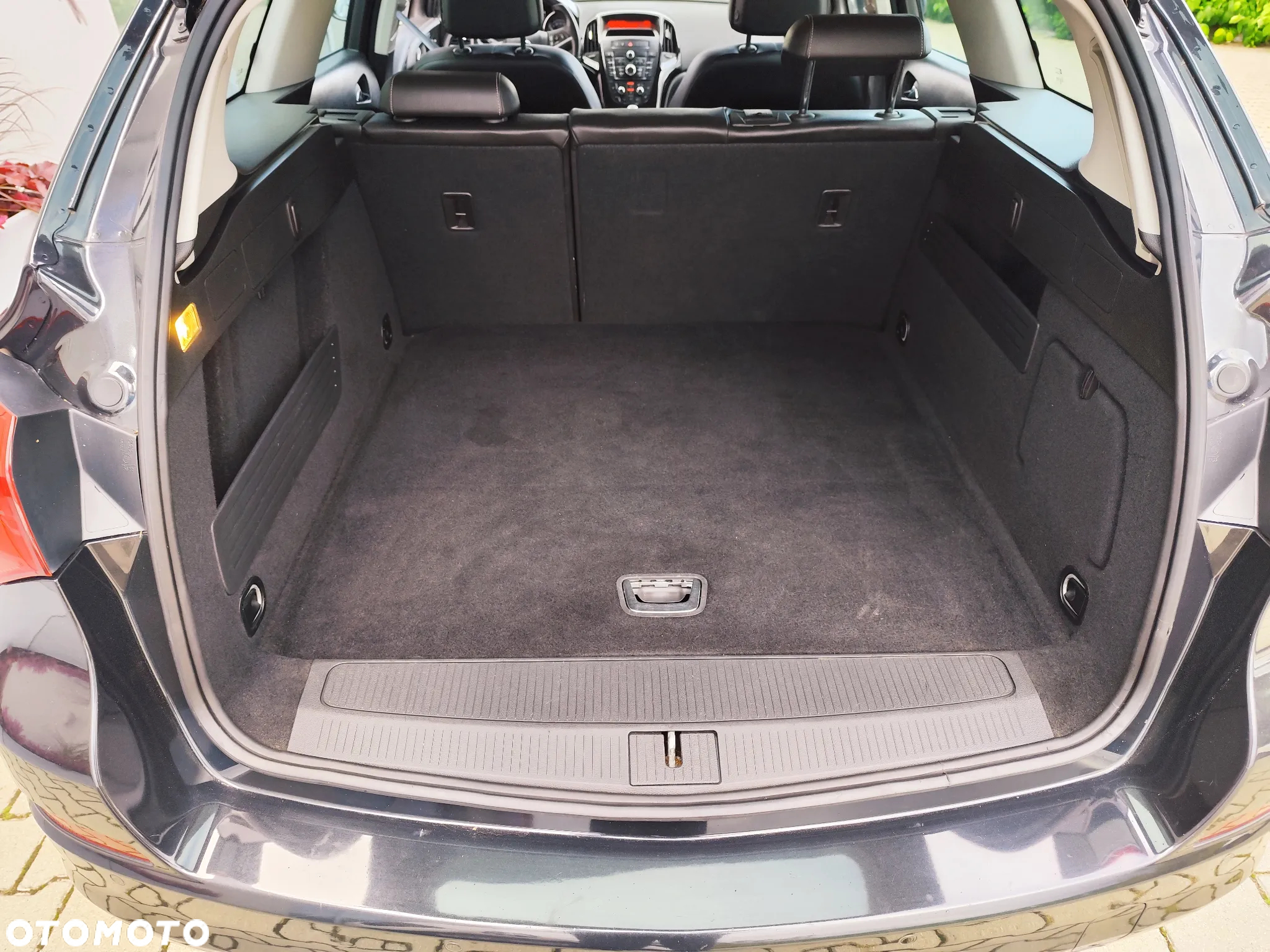 Opel Astra 1.7 CDTI DPF 150 Jahre - 10