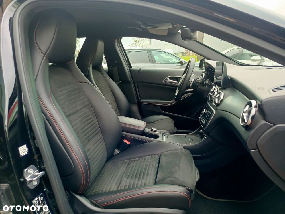 Mercedes-Benz GLA 200 7G-DCT AMG Line - 23