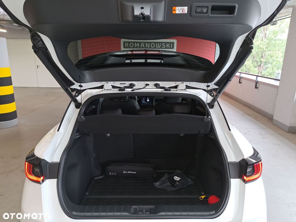 Lexus LBX 1.5 Hybrid Emotion - 14