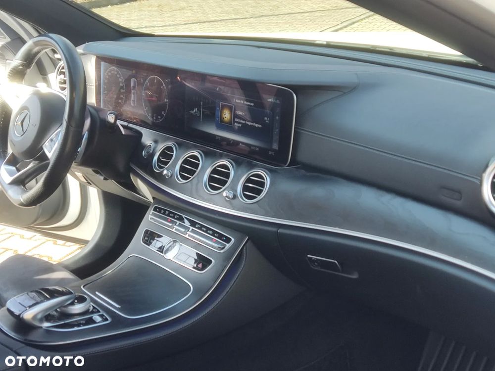 Mercedes-Benz Klasa E 220 d 4-Matic 9G-TRONIC - 23