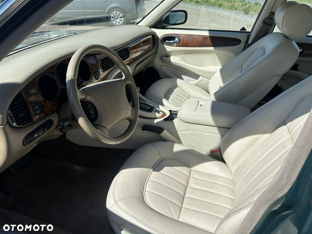 Jaguar XJ - 21
