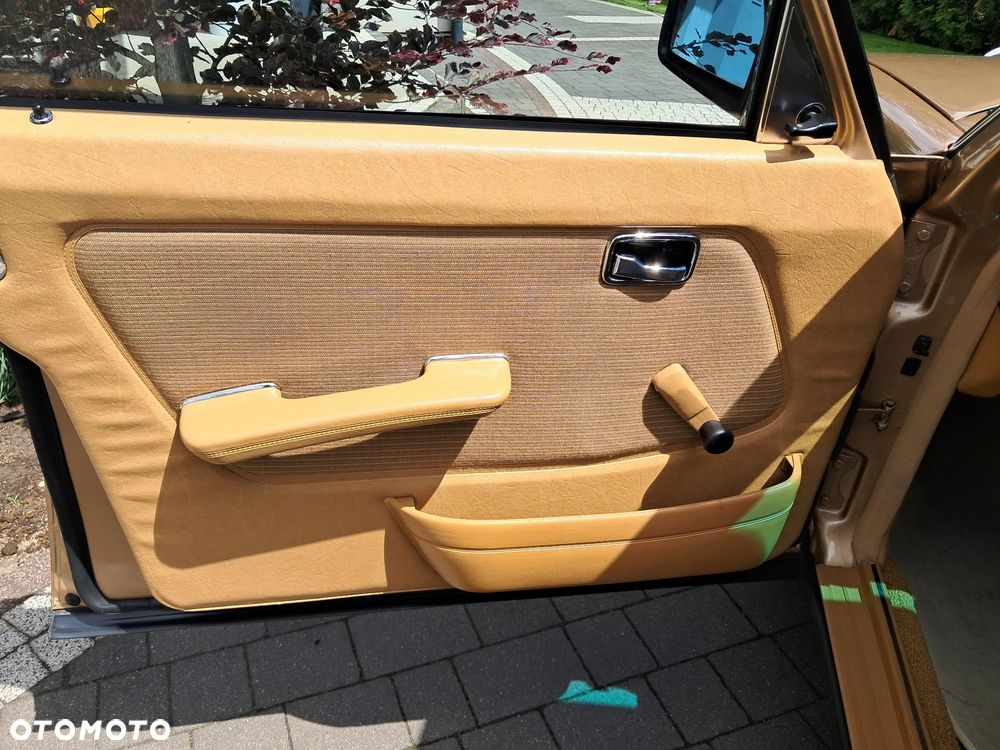 Mercedes-Benz W123 - 14