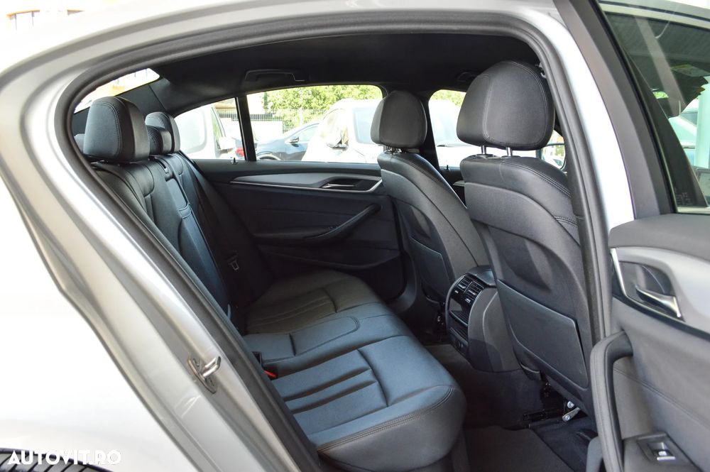 BMW Seria 5 520d AT - 30