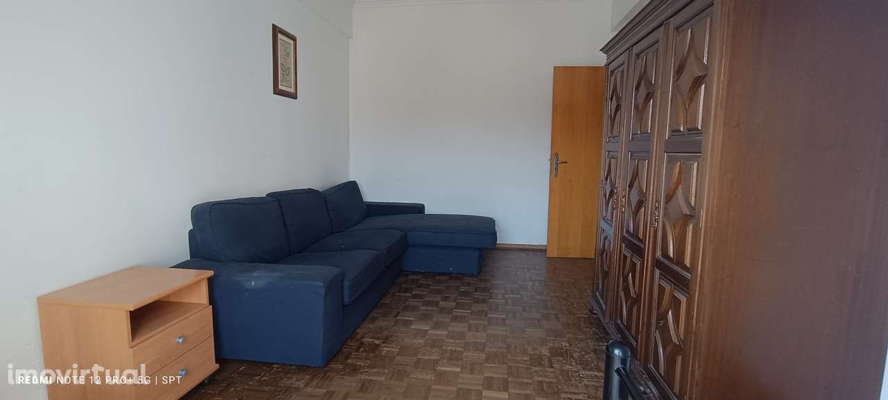 T1 com ar condicionado, cozinha separada e localização privilegiada - Grande imagem: 3/9