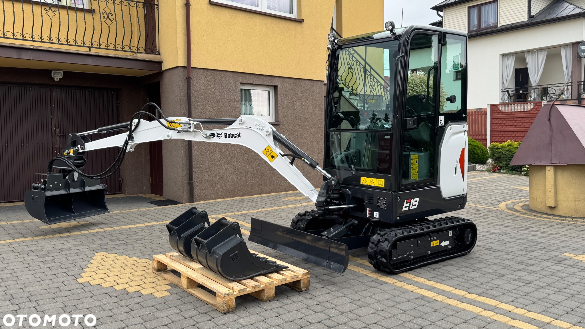Bobcat E19 / rok 2024 / liczba godzin 4 / kupiona u dealera w Polsce / stan NOWA / komplet 3 łyżek / skarpówka hydrauliczna / - 26